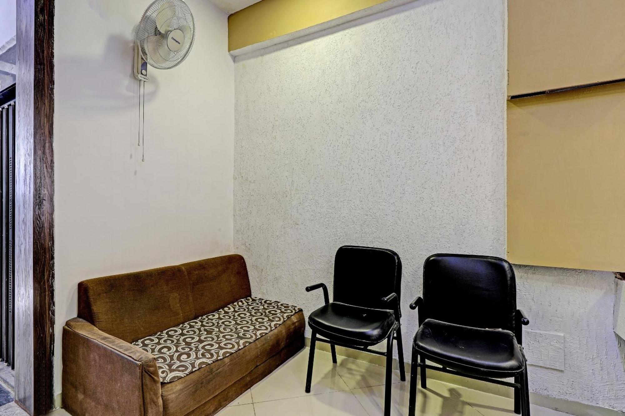Oyo 11649 Hotel Mahima Gandhinagar Exterior photo