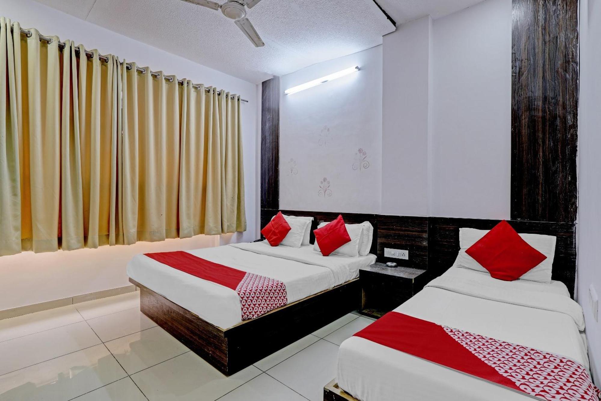 Oyo 11649 Hotel Mahima Gandhinagar Exterior photo