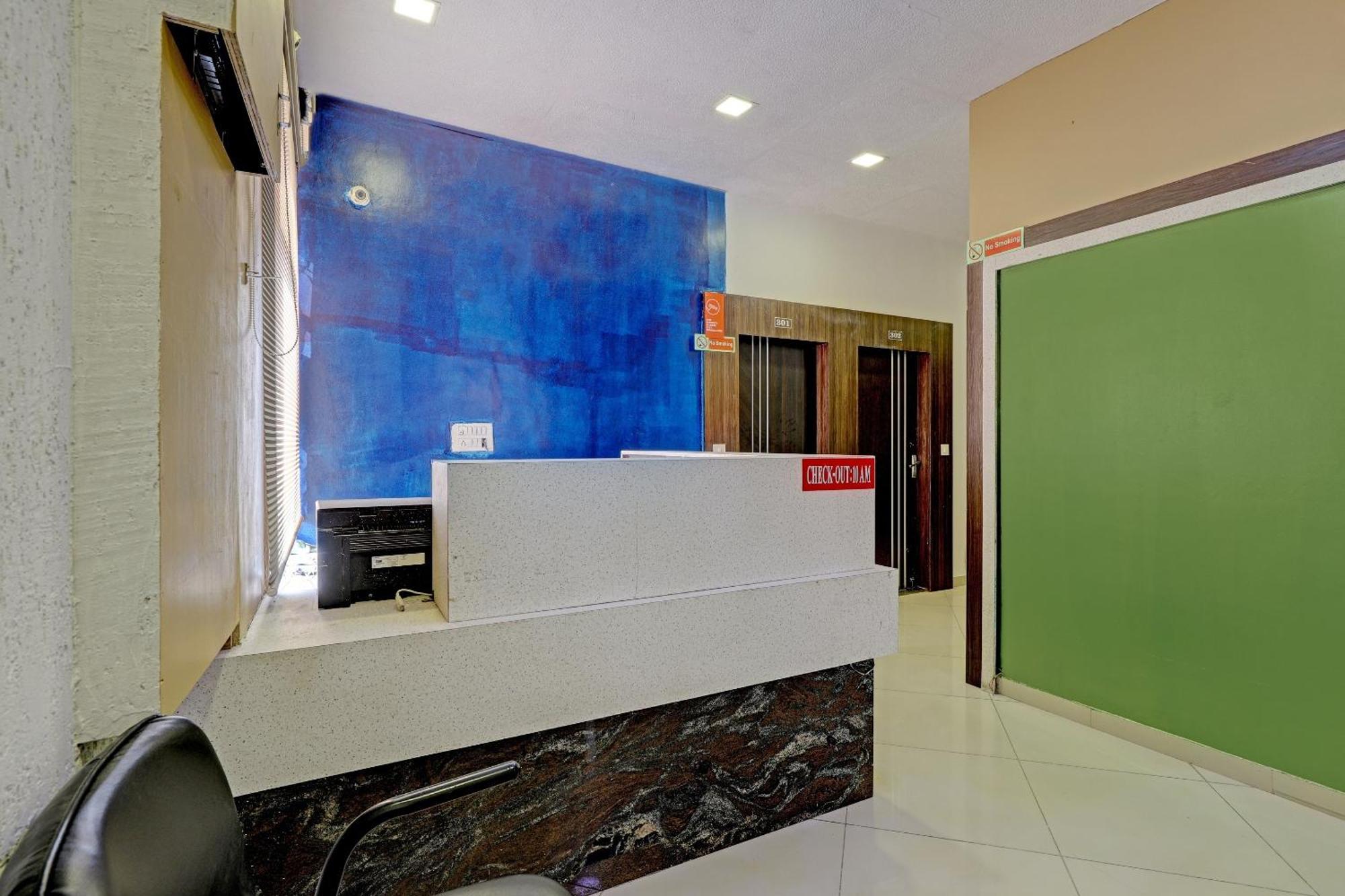 Oyo 11649 Hotel Mahima Gandhinagar Exterior photo