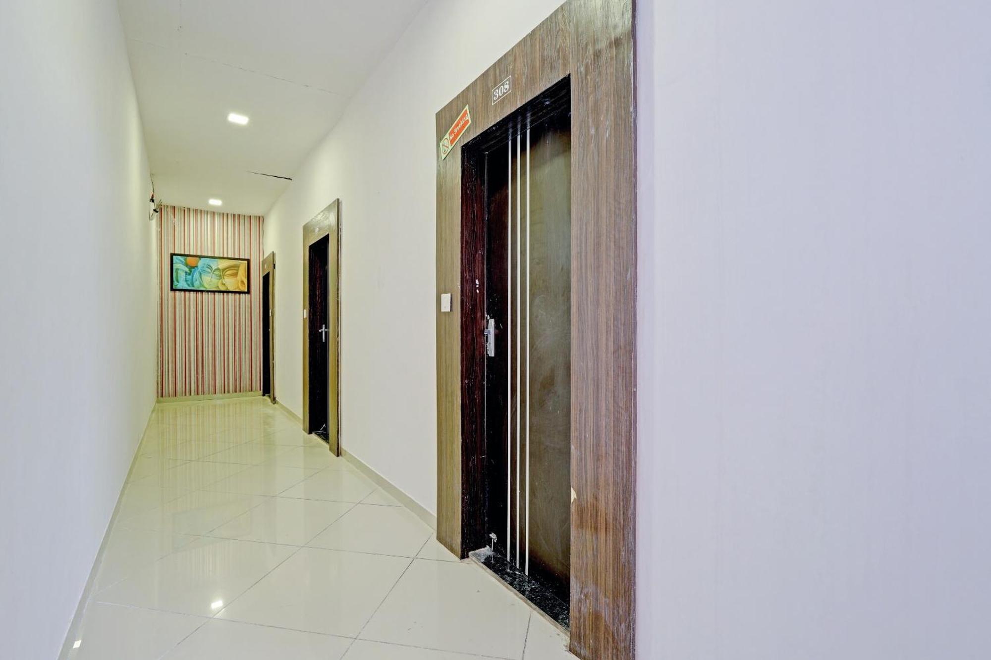 Oyo 11649 Hotel Mahima Gandhinagar Exterior photo