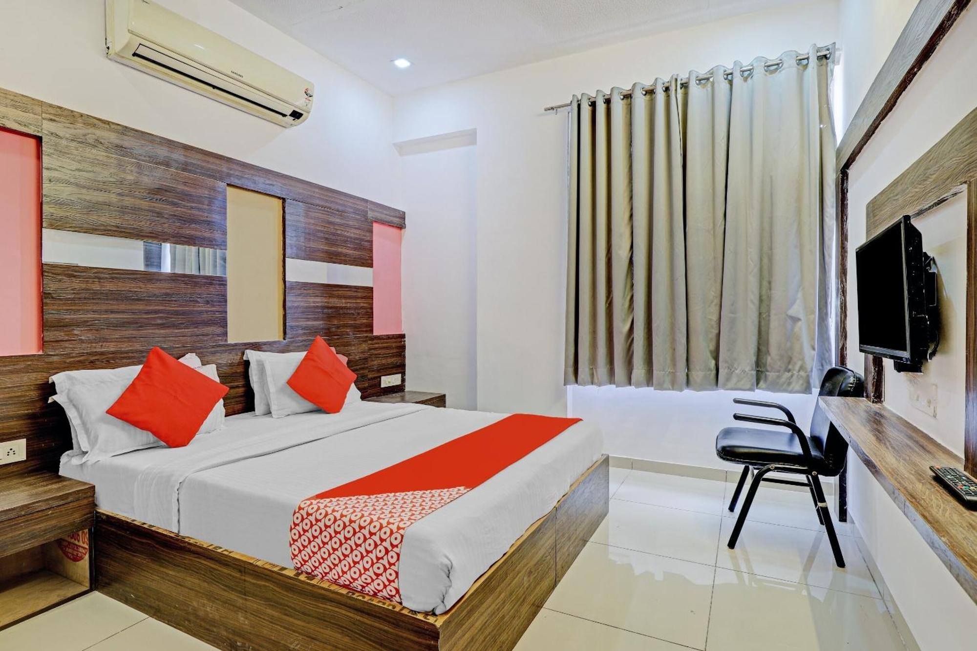 Oyo 11649 Hotel Mahima Gandhinagar Exterior photo