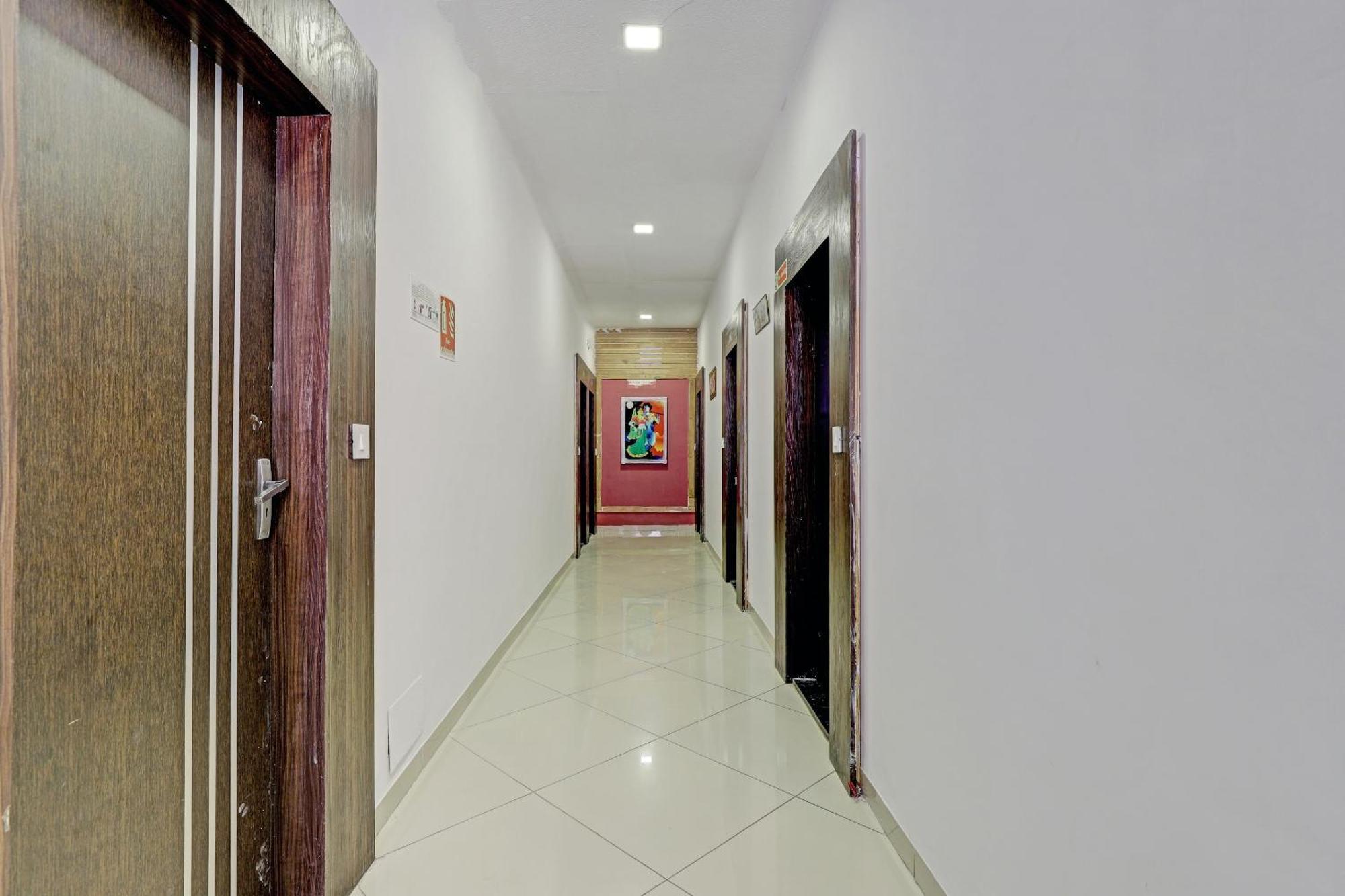 Oyo 11649 Hotel Mahima Gandhinagar Exterior photo