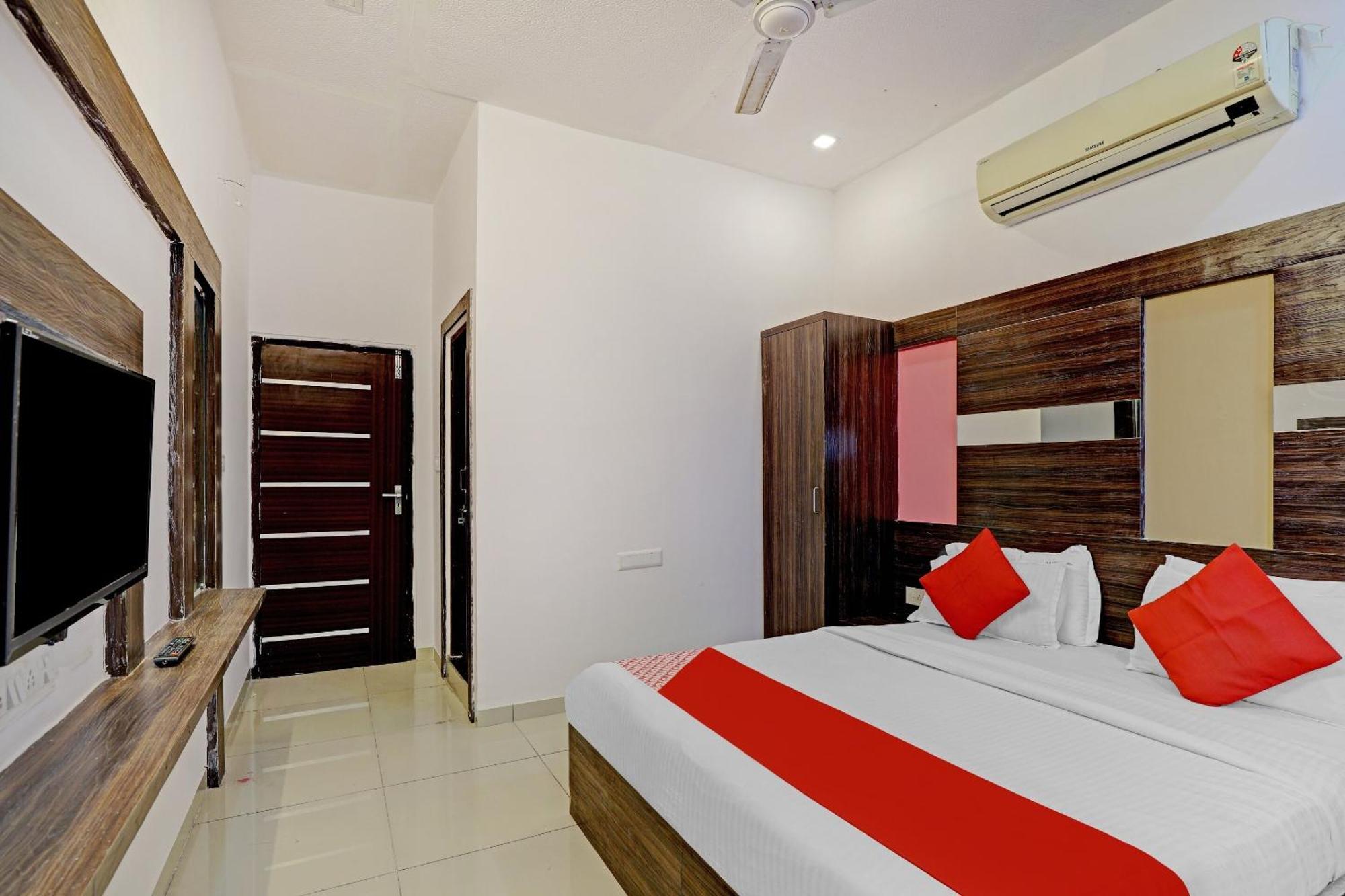 Oyo 11649 Hotel Mahima Gandhinagar Exterior photo
