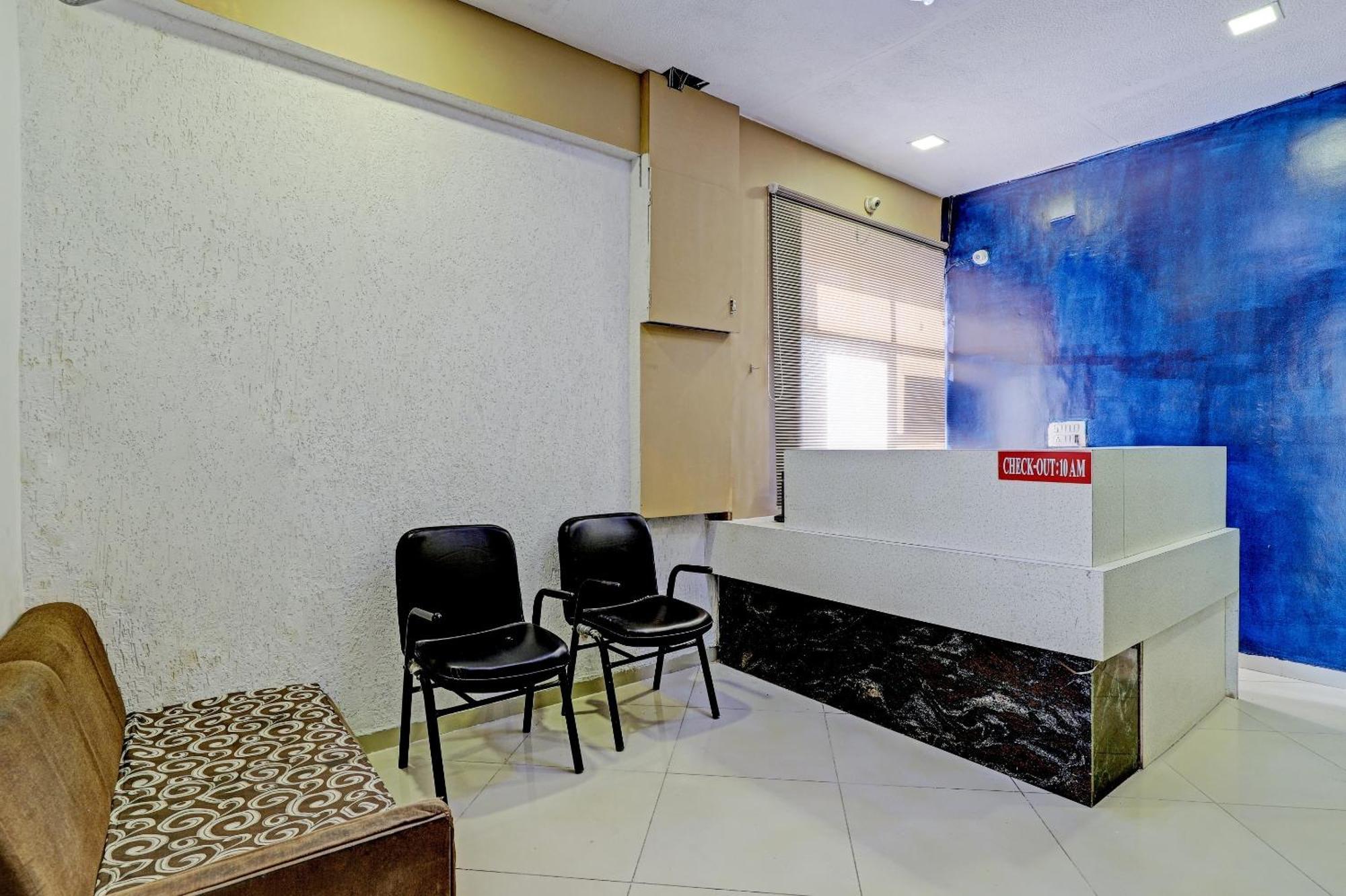 Oyo 11649 Hotel Mahima Gandhinagar Exterior photo