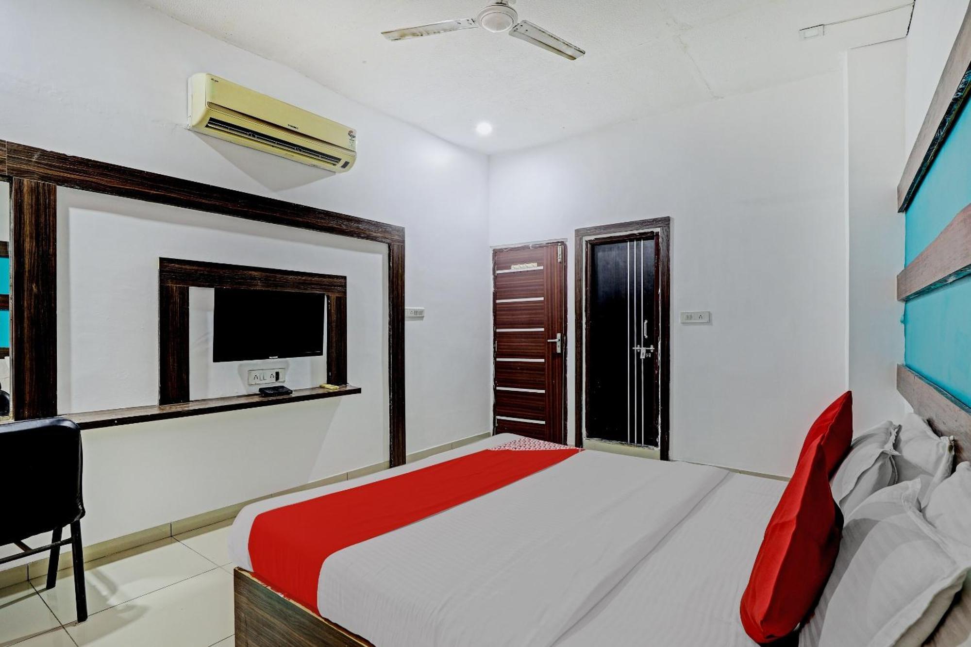 Oyo 11649 Hotel Mahima Gandhinagar Exterior photo