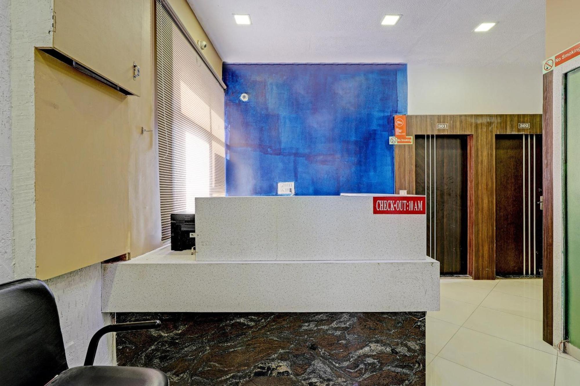 Oyo 11649 Hotel Mahima Gandhinagar Exterior photo