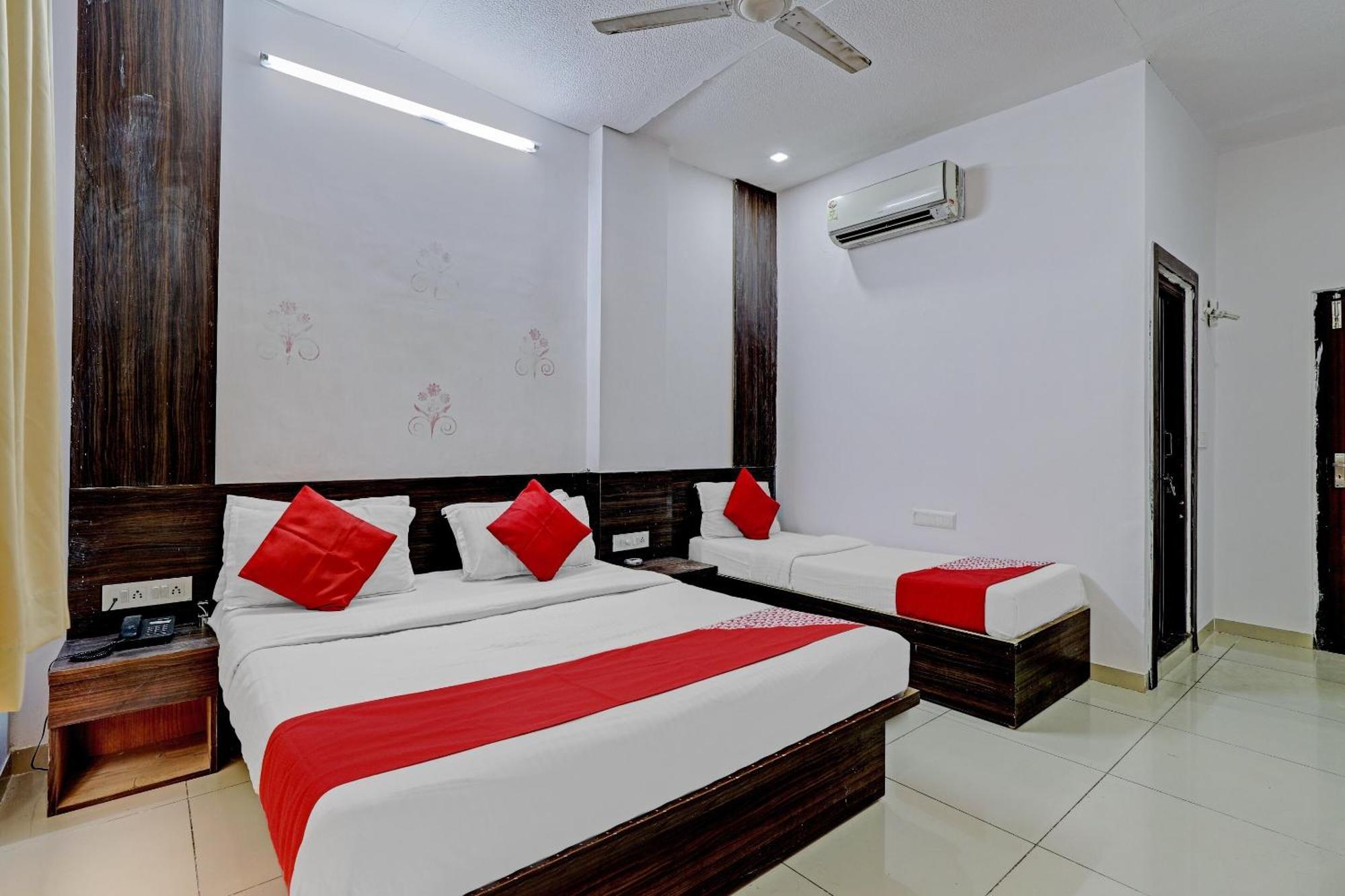 Oyo 11649 Hotel Mahima Gandhinagar Exterior photo