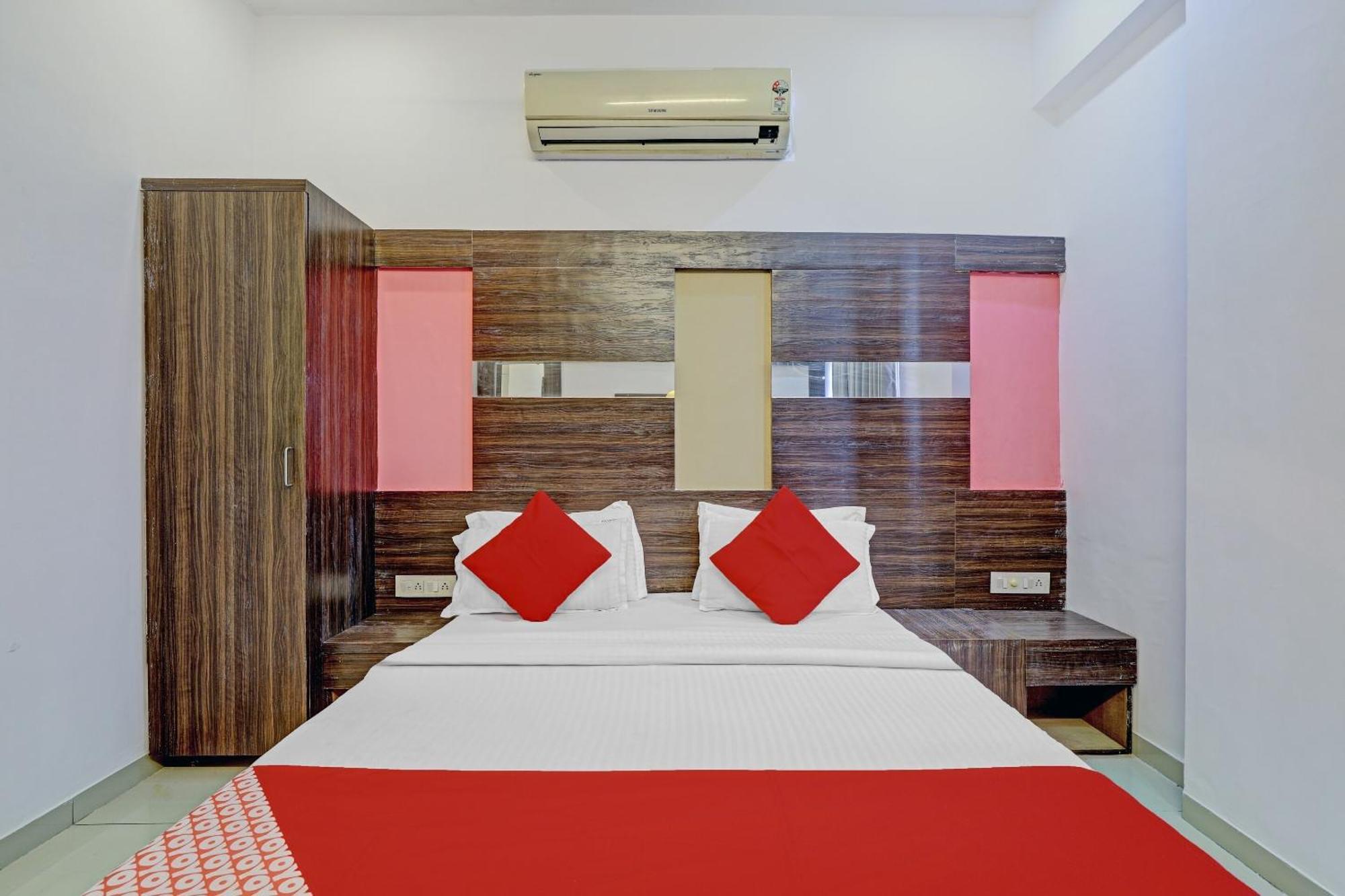 Oyo 11649 Hotel Mahima Gandhinagar Exterior photo
