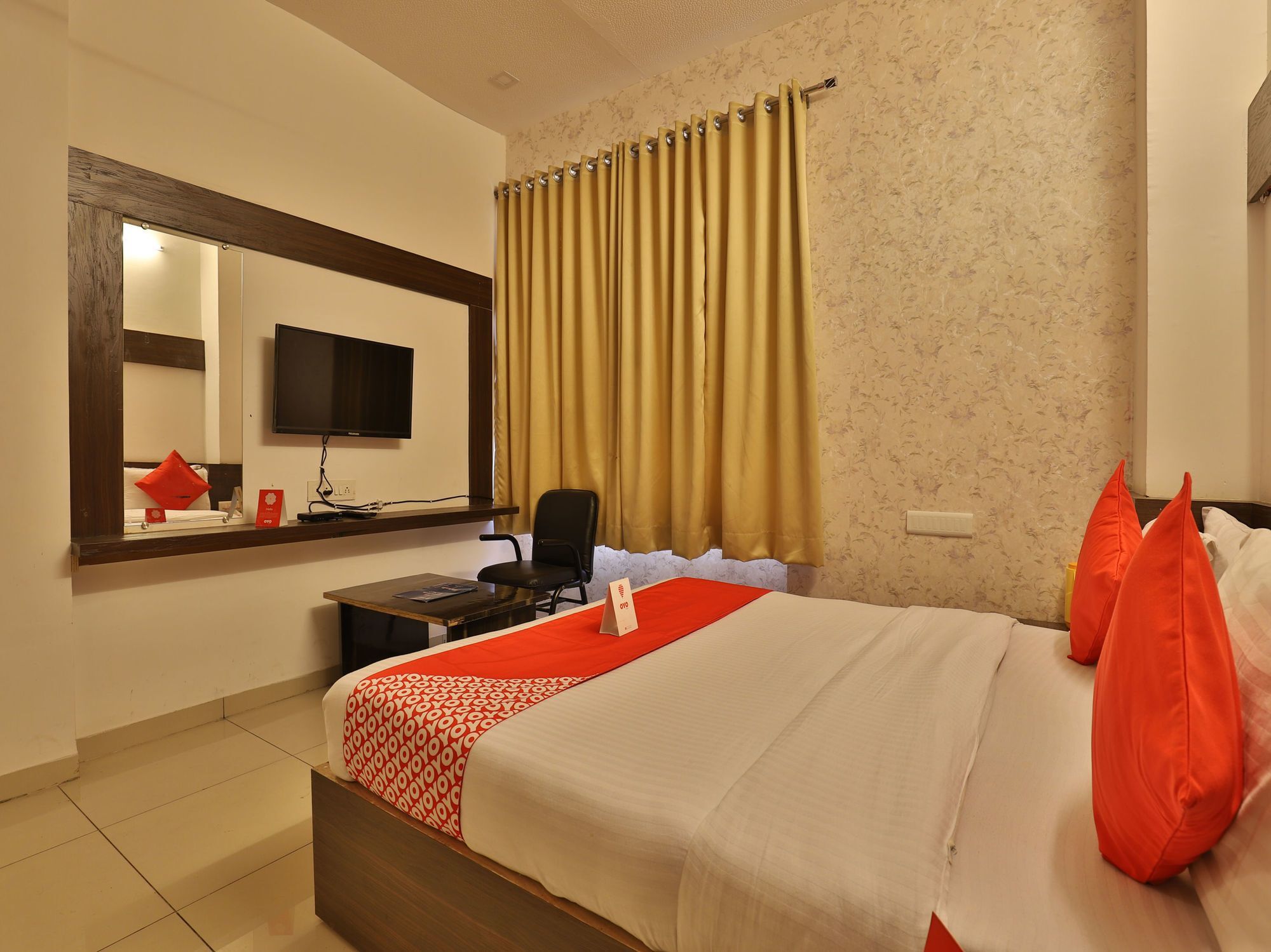 Oyo 11649 Hotel Mahima Gandhinagar Exterior photo